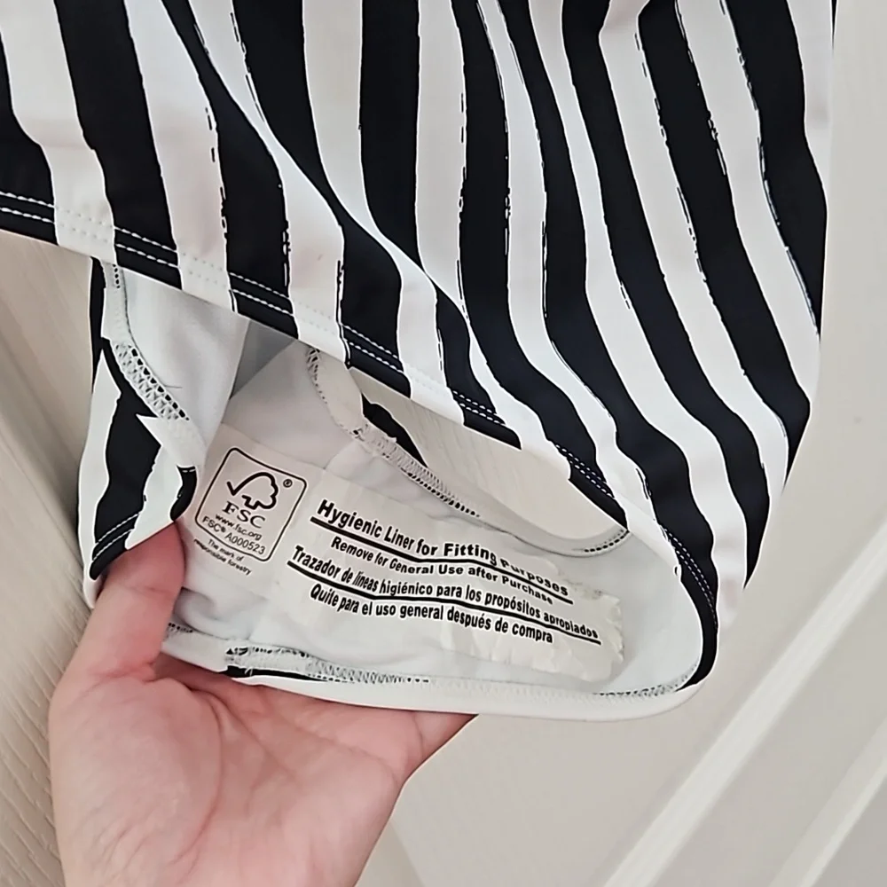 Bathing suit - Picture 3 of 7